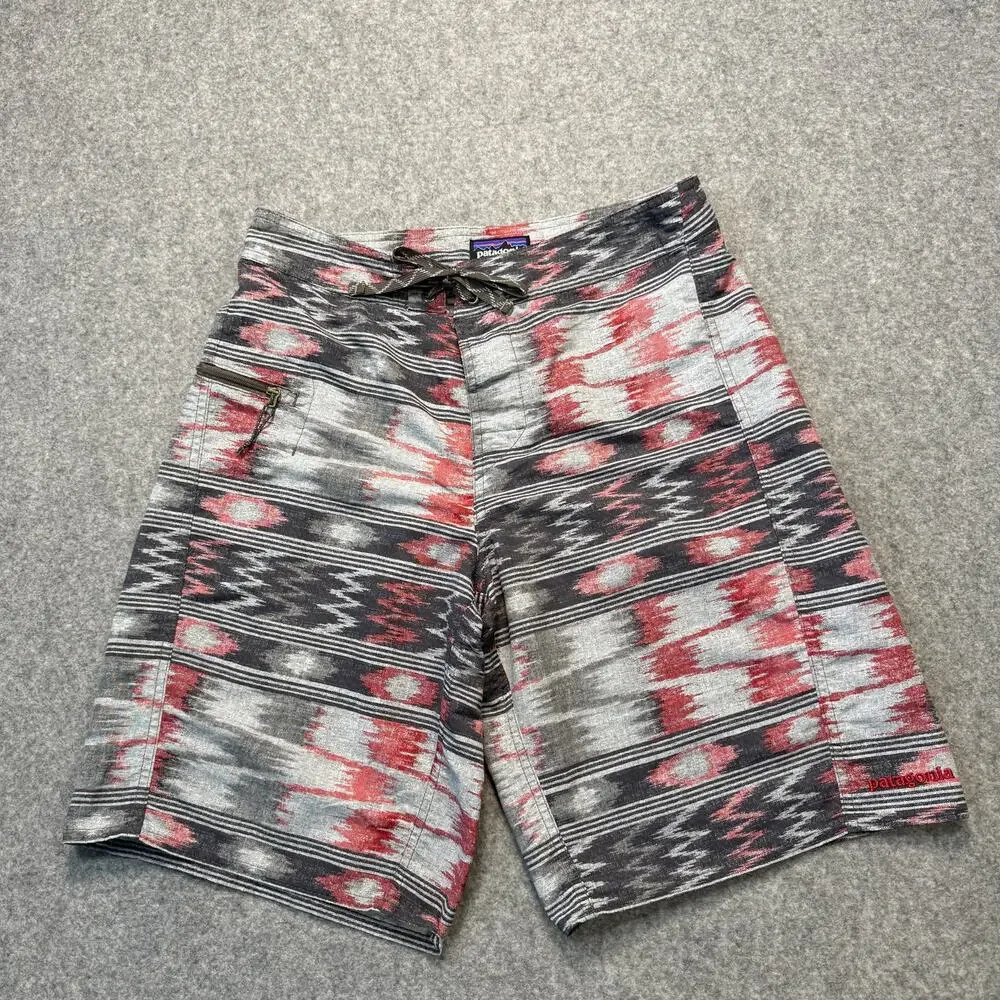 Men's Patagonia Black,‎ Red, White Board Shorts Wavefarer Swim Trunks Size 30